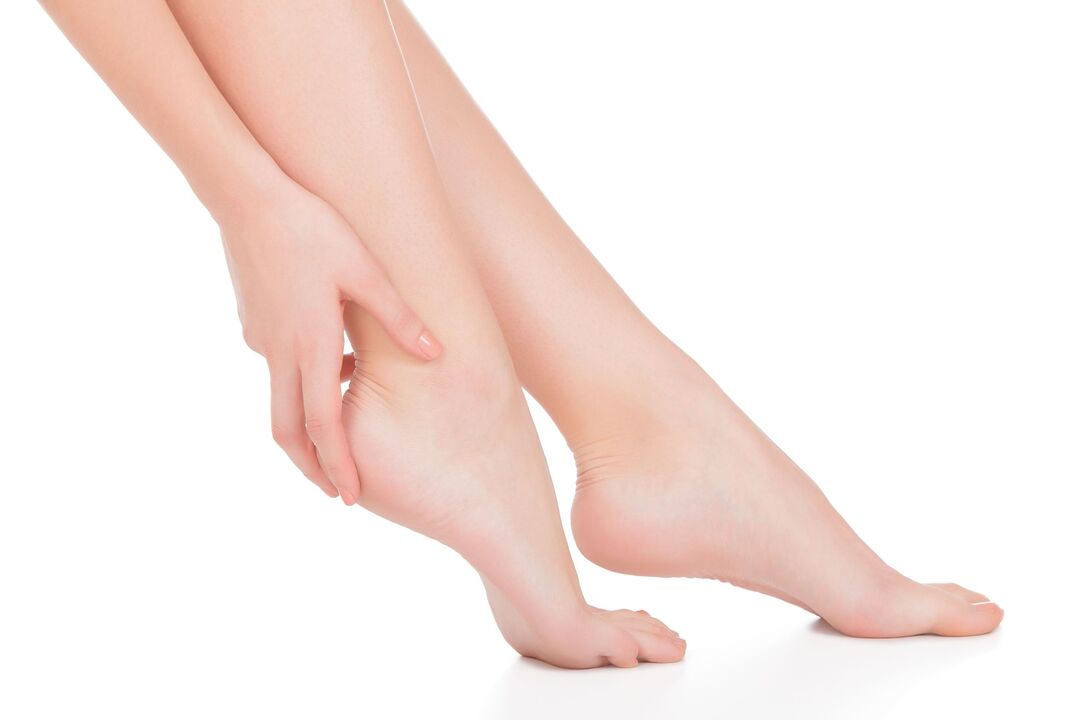 Υγιή χέρια και πόδια μετά τη θεραπεία της κρέμας Demyxil του μύκητα